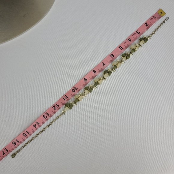 Vintage Green and Cream Necklace - Picture 8 of 8